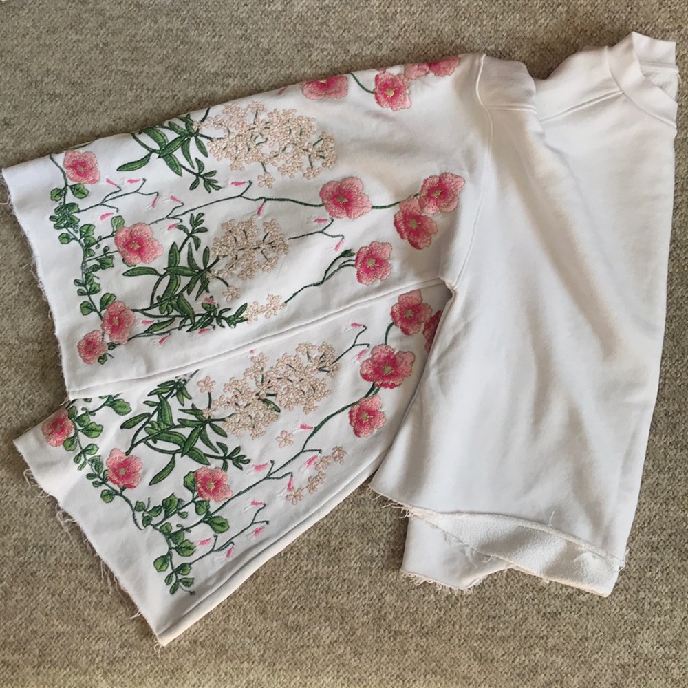 Embroidered kimono sleeve cropped sweatshirt